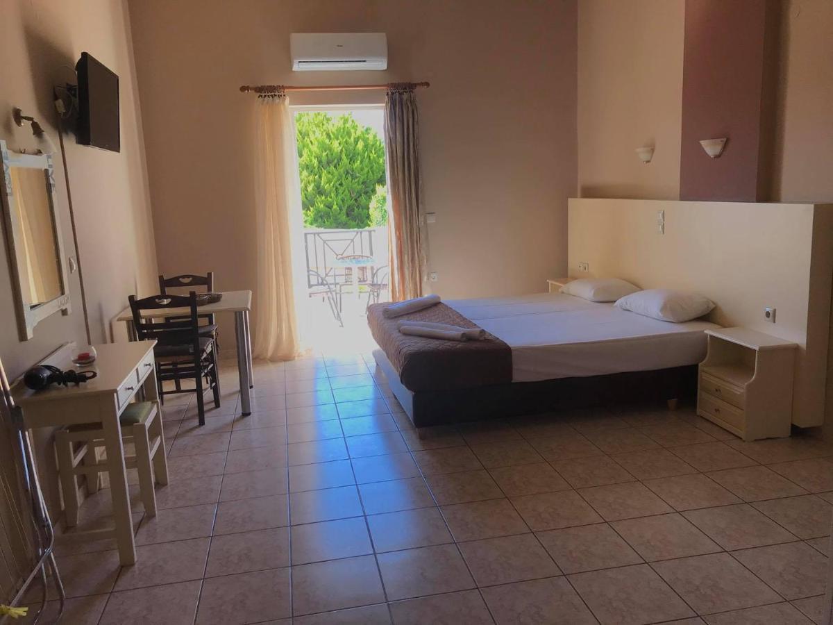 Kydoni Apartments And Studios Agia Marina  Bagian luar foto
