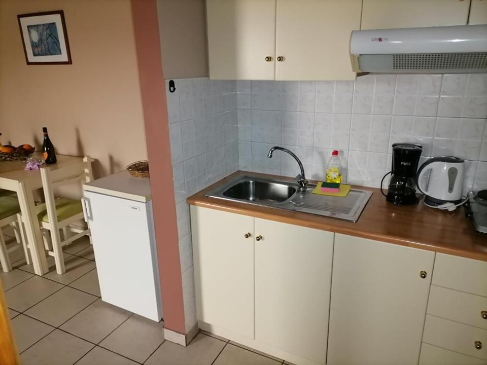 Kydoni Apartments And Studios Agia Marina  Bagian luar foto